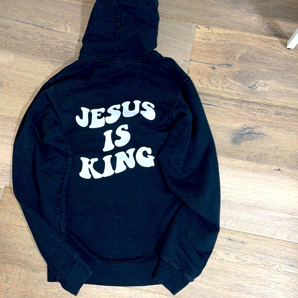 “jesus is king” sweatshirt in black